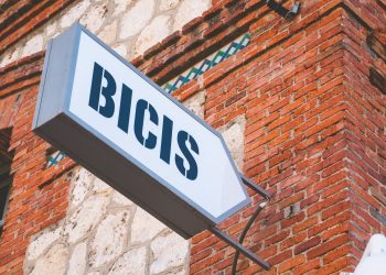 Why Blade Signs Are Essential for Your Business: Insights from Marketing Professionals