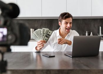 How To Earn Money Online As a Virtual Assistant: A Comprehensive Guide