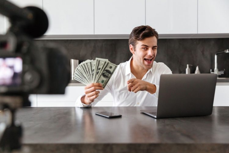 How To Earn Money Online As a Virtual Assistant: A Comprehensive Guide