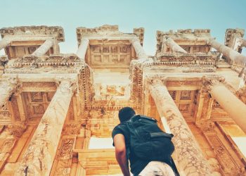 Exploring the Enchanting Allure of Izmir: A Tourist’s Odyssey