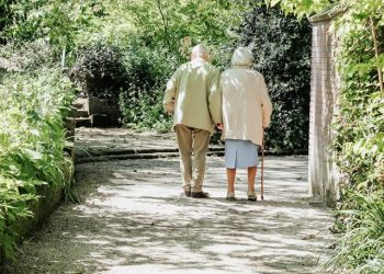 Navigating Aging: 10 Common Concerns for Seniors and How to Address Them Holistically