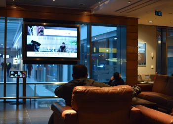 Enhancing Guest Experience: The Power of Modern Hospitality TVs and Digital Signage in Hotels