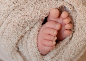 The Best Lighting for a Newborn Photo Session: A Guide for Photographers