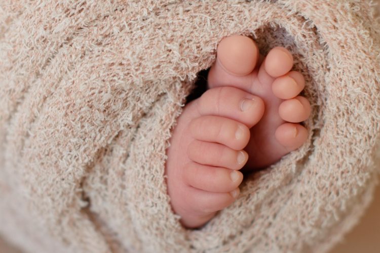 The Best Lighting for a Newborn Photo Session: A Guide for Photographers