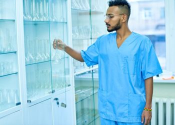 Choosing the Right Storage Cabinet for Chemicals