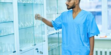 Choosing the Right Storage Cabinet for Chemicals