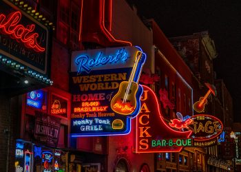 What Makes the Nashville Adventures Pub Crawl Special?