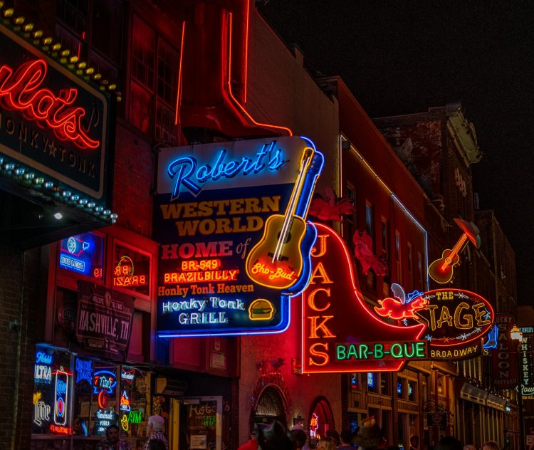 What Makes the Nashville Adventures Pub Crawl Special?