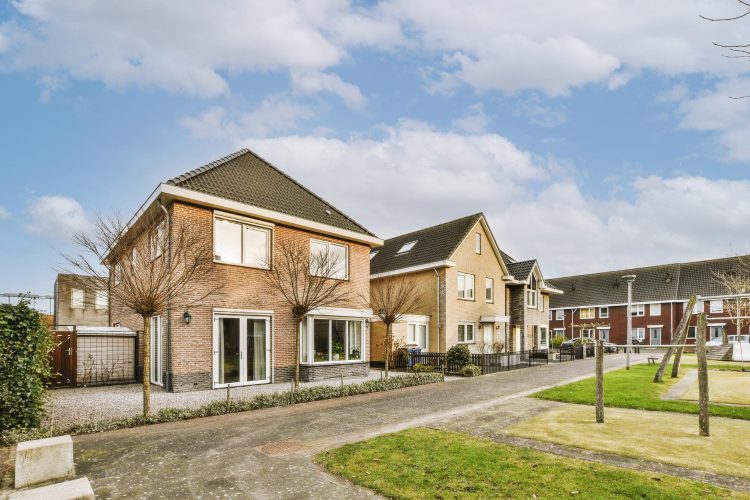 Cash Houses for Sale Near Me: A Guide to Buying and Selling for Cash