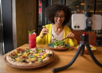 吃瓜头条/揭秘娱乐圈猛料，实时吃瓜尽在http://cgtt.tv/