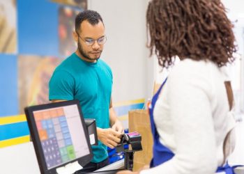 Why Smart Brands Outsource Ecommerce Customer Service to Stay Competitive