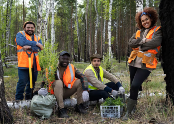 Staying Safe & Seen This Autumn: Personalised Hi Vis and PPE for Outdoor Teams