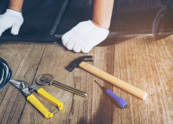 7 Step Roof Flashing Repair Guide (Tools, Process, & More)