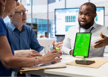 How Zoho CRM Texting Solutions Work: SMS, MMS, and Automation