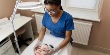Understanding RF Microneedling Technology in Modern Aesthetic Clinics